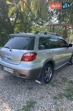 Внедорожник / Кроссовер Mitsubishi Outlander 2005 в 