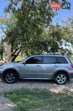 Внедорожник / Кроссовер Mitsubishi Outlander 2005 в 
