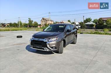 Внедорожник / Кроссовер Mitsubishi Outlander 2020 в 