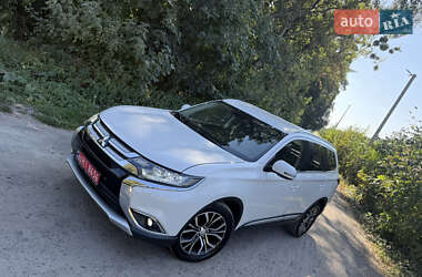 Внедорожник / Кроссовер Mitsubishi Outlander 2016 в 