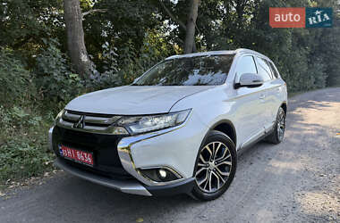 Внедорожник / Кроссовер Mitsubishi Outlander 2016 в 