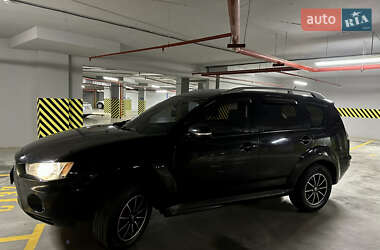 Внедорожник / Кроссовер Mitsubishi Outlander 2010 в 