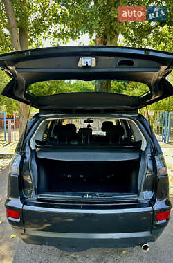 Внедорожник / Кроссовер Mitsubishi Outlander 2010 в 