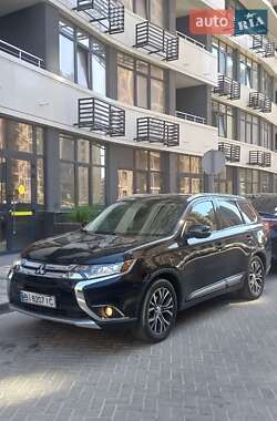 Внедорожник / Кроссовер Mitsubishi Outlander 2016 в Полтаве