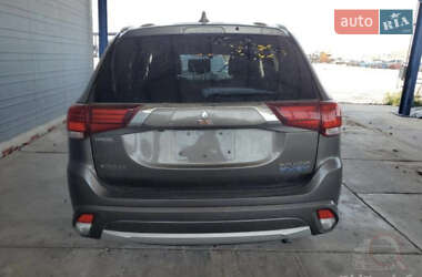 Внедорожник / Кроссовер Mitsubishi Outlander 2018 в 