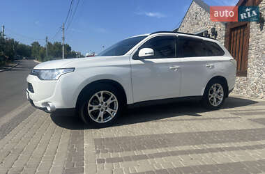 Внедорожник / Кроссовер Mitsubishi Outlander 2013 в 