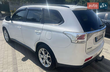 Внедорожник / Кроссовер Mitsubishi Outlander 2013 в 