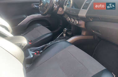 Внедорожник / Кроссовер Mitsubishi Outlander 2012 в 