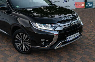 Внедорожник / Кроссовер Mitsubishi Outlander 2018 в 