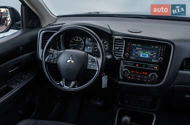 Внедорожник / Кроссовер Mitsubishi Outlander 2018 в 