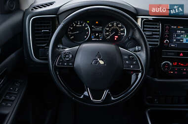 Внедорожник / Кроссовер Mitsubishi Outlander 2018 в 