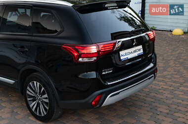 Внедорожник / Кроссовер Mitsubishi Outlander 2018 в 