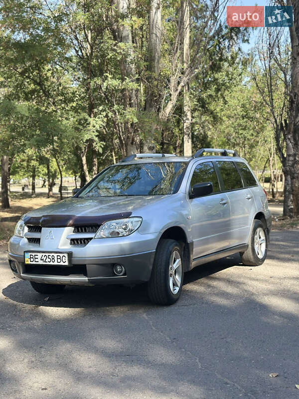 Внедорожник / Кроссовер Mitsubishi Outlander 2007 в Николаеве
