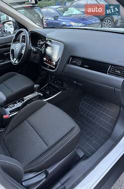 Внедорожник / Кроссовер Mitsubishi Outlander 2021 в 