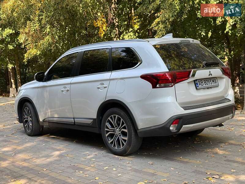 Позашляховик / Кросовер Mitsubishi Outlander 2017 в Бершаді