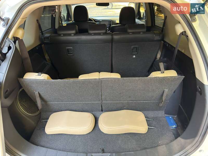 Позашляховик / Кросовер Mitsubishi Outlander 2017 в Бершаді