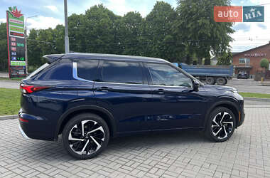 Внедорожник / Кроссовер Mitsubishi Outlander 2022 в 