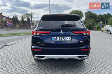 Внедорожник / Кроссовер Mitsubishi Outlander 2022 в 