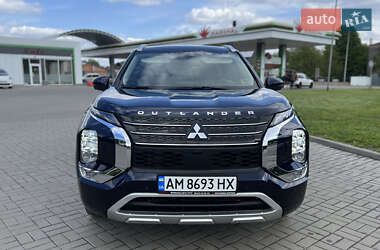 Внедорожник / Кроссовер Mitsubishi Outlander 2022 в 