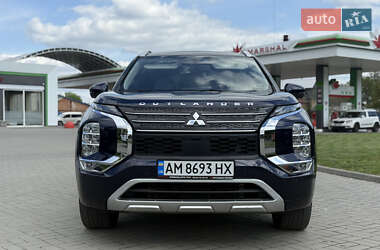 Внедорожник / Кроссовер Mitsubishi Outlander 2022 в 
