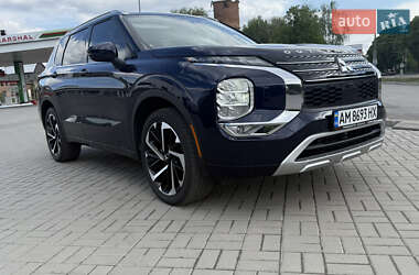 Внедорожник / Кроссовер Mitsubishi Outlander 2022 в 