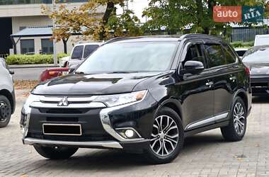 Внедорожник / Кроссовер Mitsubishi Outlander 2016 в 