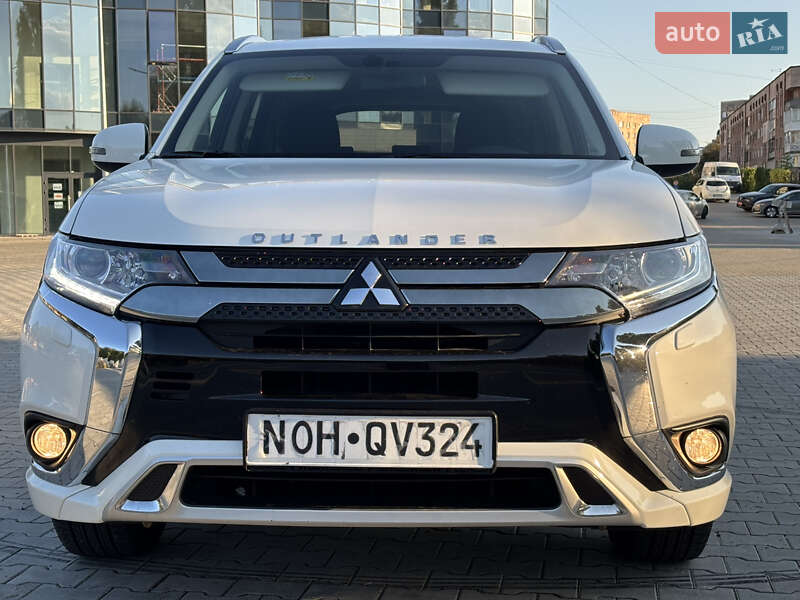 Внедорожник / Кроссовер Mitsubishi Outlander 2020 в 