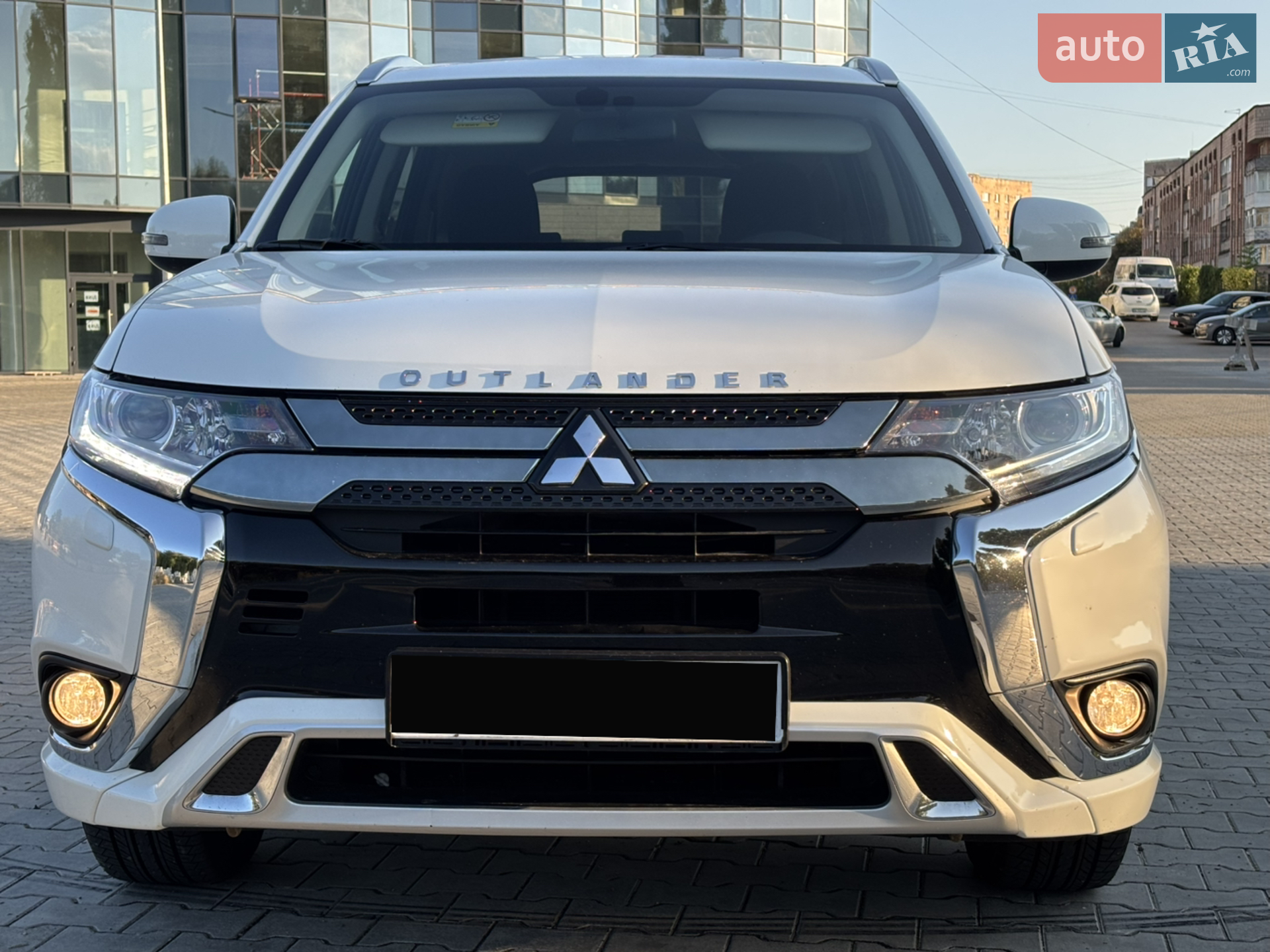 2020 Mitsubishi Outlander - фото 1