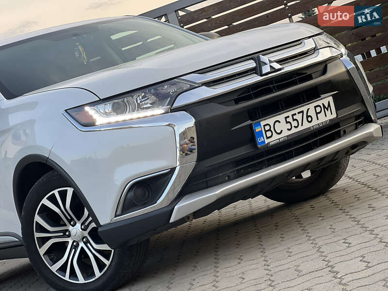 Внедорожник / Кроссовер Mitsubishi Outlander 2016 в Стрые