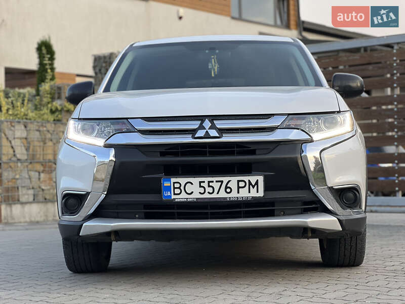 Внедорожник / Кроссовер Mitsubishi Outlander 2016 в Стрые