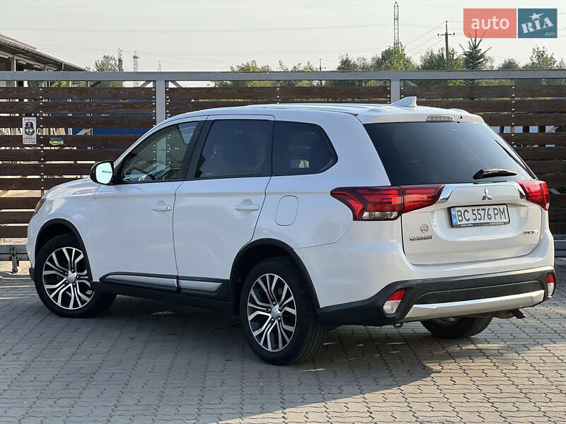 Внедорожник / Кроссовер Mitsubishi Outlander 2016 в Стрые