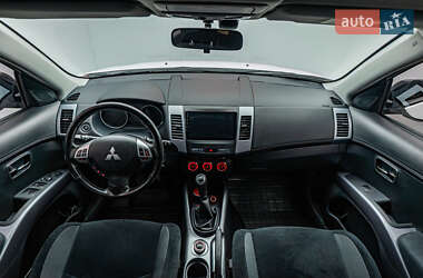 Внедорожник / Кроссовер Mitsubishi Outlander 2012 в 