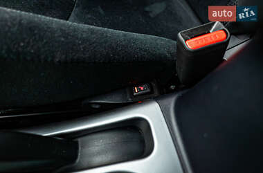 Внедорожник / Кроссовер Mitsubishi Outlander 2012 в 
