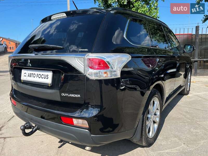 Внедорожник / Кроссовер Mitsubishi Outlander 2013 в Киеве