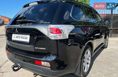 Позашляховик / Кросовер Mitsubishi Outlander 2013 в 
