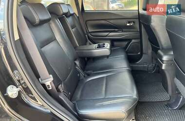 Позашляховик / Кросовер Mitsubishi Outlander 2013 в 