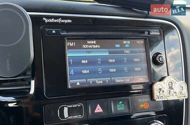 Позашляховик / Кросовер Mitsubishi Outlander 2013 в 