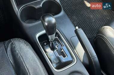 Позашляховик / Кросовер Mitsubishi Outlander 2013 в 