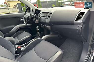 Внедорожник / Кроссовер Mitsubishi Outlander 2011 в 