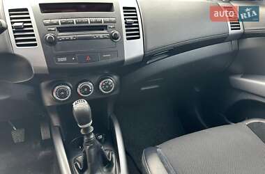 Внедорожник / Кроссовер Mitsubishi Outlander 2011 в 
