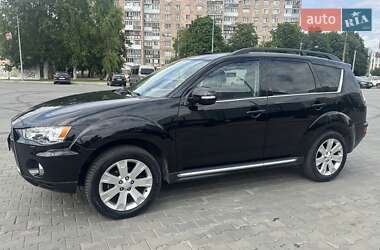 Внедорожник / Кроссовер Mitsubishi Outlander 2011 в 