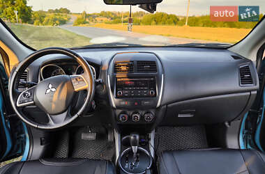 Внедорожник / Кроссовер Mitsubishi Outlander 2014 в 