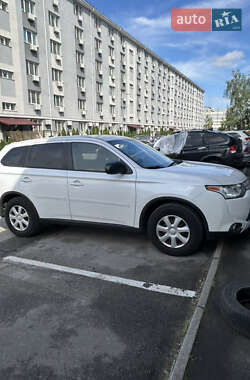 Внедорожник / Кроссовер Mitsubishi Outlander 2014 в Киеве