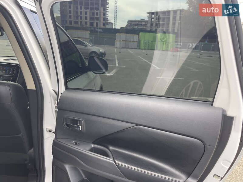 Позашляховик / Кросовер Mitsubishi Outlander 2017 в Києві фото 4 Позашляховик / Кросовер Mitsubishi Outlander 2017 в Києві