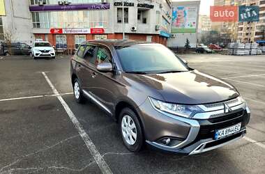 Внедорожник / Кроссовер Mitsubishi Outlander 2021 в 