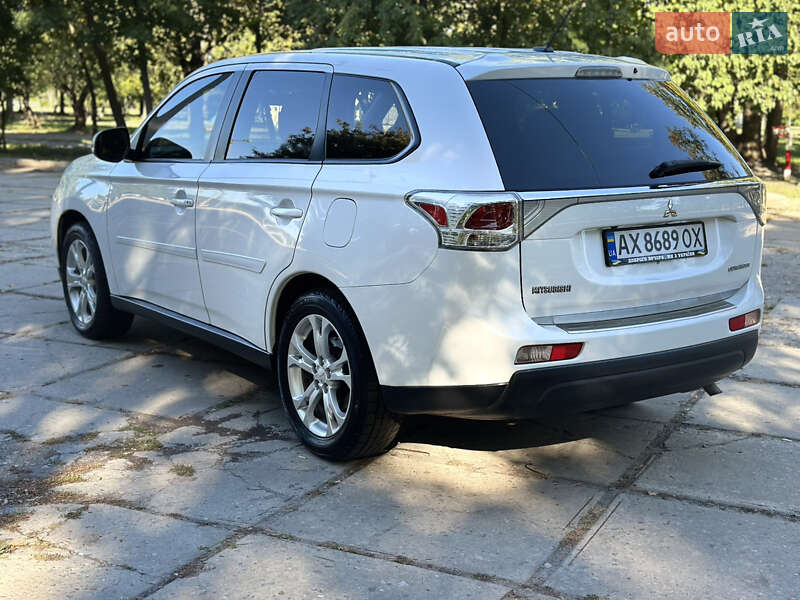 Позашляховик / Кросовер Mitsubishi Outlander 2013 в Харкові