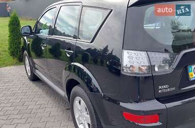 Внедорожник / Кроссовер Mitsubishi Outlander 2012 в 
