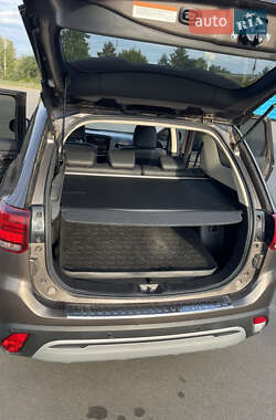 Внедорожник / Кроссовер Mitsubishi Outlander 2018 в 