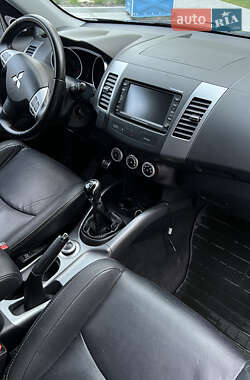 Внедорожник / Кроссовер Mitsubishi Outlander 2009 в 