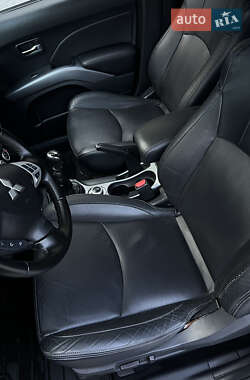 Внедорожник / Кроссовер Mitsubishi Outlander 2009 в 